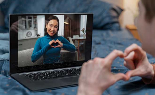 hẹn hò qua video call đang trở thành hot trend