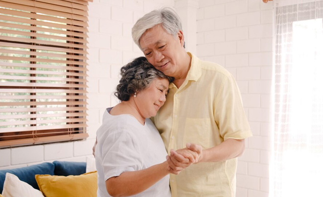 Tuổi tác chỉ là xúc tác tình yêu thêm nồng đượm