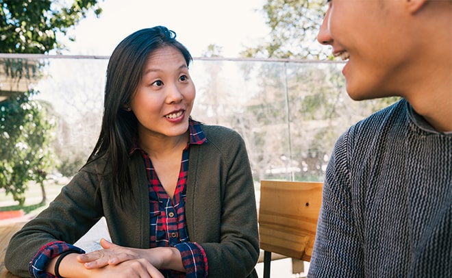 Trò chuyện với bạn gái mới quen