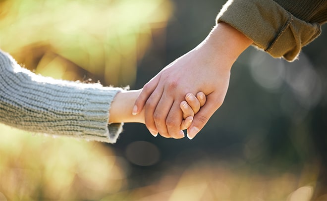 Có nên nắm tay cô ấy trong buổi hẹn hò đầu tiên