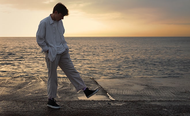 7 biểu hiện dễ thấy của một chàng trai lụy người yêu cũ