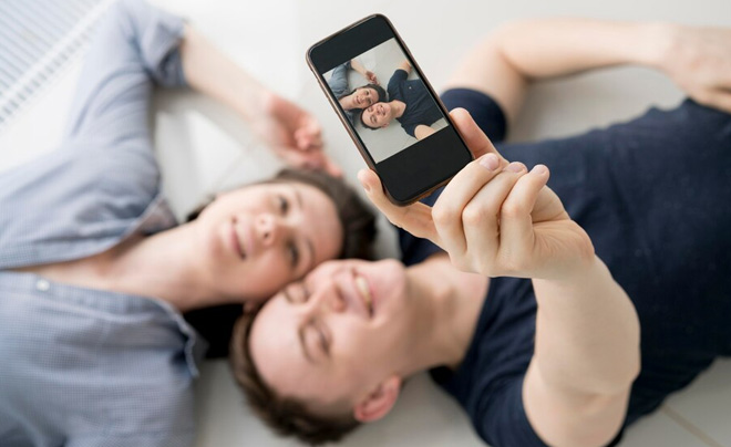 Phải làm sao nếu không biết nói gì khi ở cạnh nàng