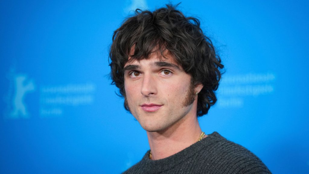 Top 10 người đàn ông đẹp trai nhất 2026 tính đến hiện tại