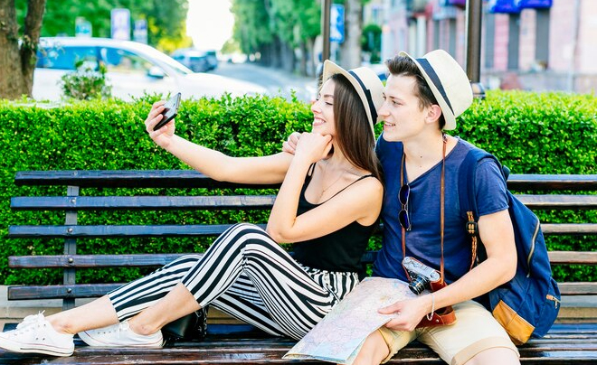 Date nơi công cộng, không đi chỗ vắng