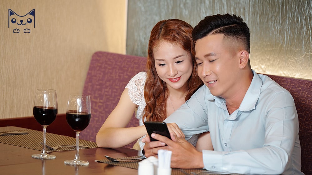 Nên sử dụng app hẹn hò hay dịch vụ mai mối hôn nhân