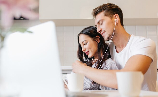 Lời khuyên cho đàn ông khi phải lựa chọn giữa bạn gái và công việc