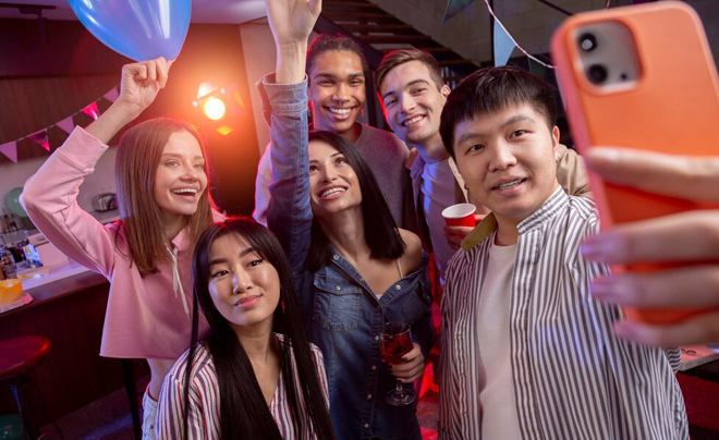 Khám phá các câu lạc bộ kết bạn và cách tham gia