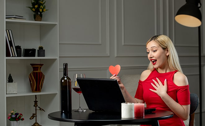 Những điều cần lưu ý khi hẹn hò nơi làm việc