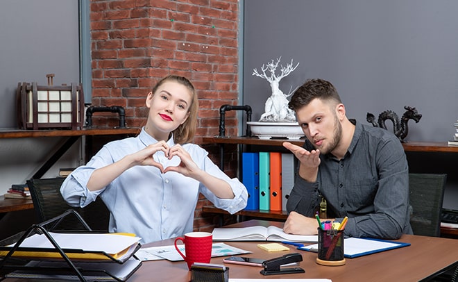 Làm sao để tiếp cận người ấy nơi công sở