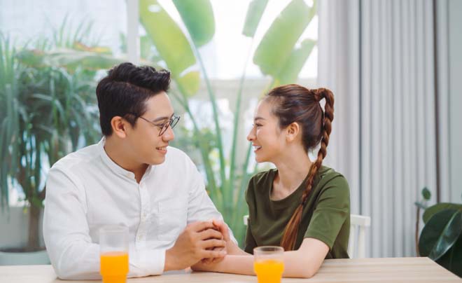 Ngôn ngữ cơ thể của phụ nữ khi thích một người