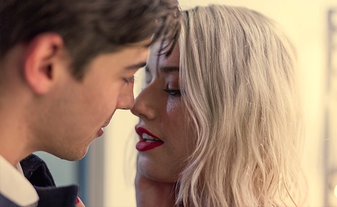 Những khoảnh khắc và dấu hiệu khiến chàng muốn hôn