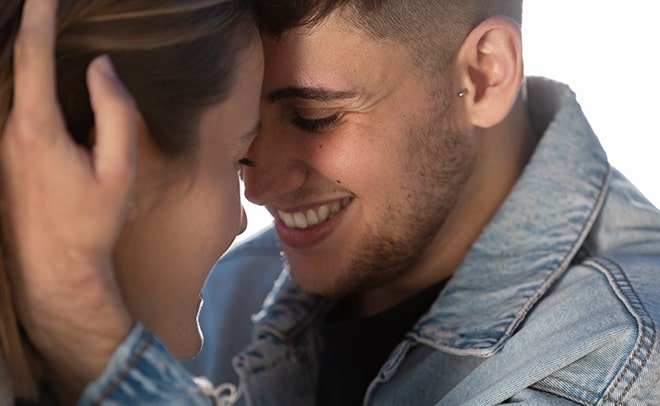 Những khoảnh khắc và dấu hiệu khiến chàng muốn hôn