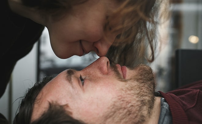 Những khoảnh khắc và dấu hiệu khiến chàng muốn hôn