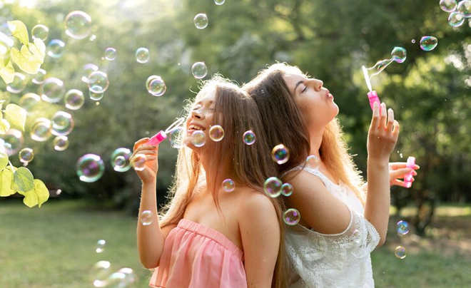 Điều gì làm nên sự khác biệt giữa tình yêu và tình bạn