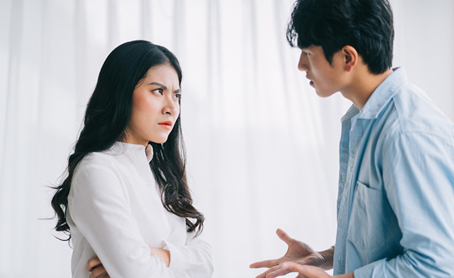 Bắt cá hai tay trong tình yêu là gì