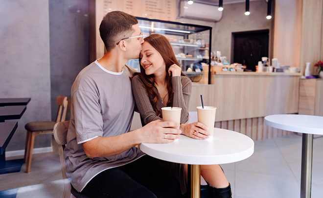 Hẹn hò và yêu đương có giống nhau không