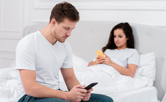 Vì sao đàn ông hay tò mò về mối quan hệ khác giới của bạn gái