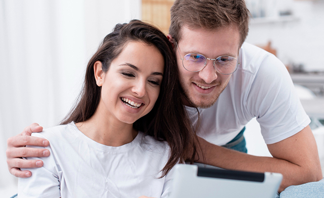 Vì sao đàn ông hay tò mò về mối quan hệ khác giới của bạn gái