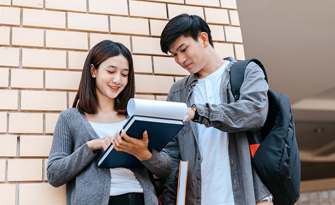 Cách tán bạn cùng lớp không gây mất lòng