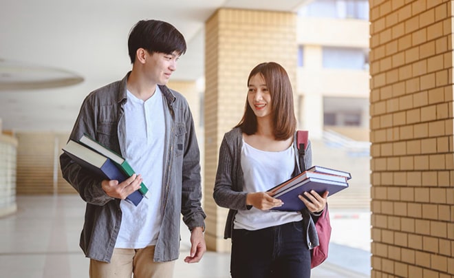 Cách tán bạn cùng lớp không gây mất lòng