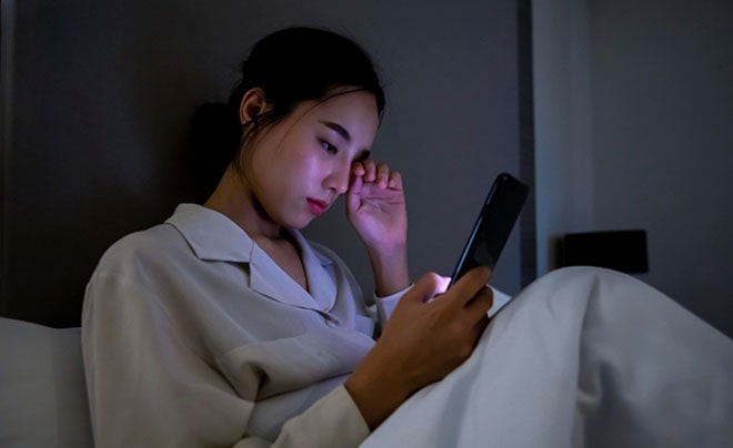 Vì sao nên nhắn tin tán gái vào đêm khuya