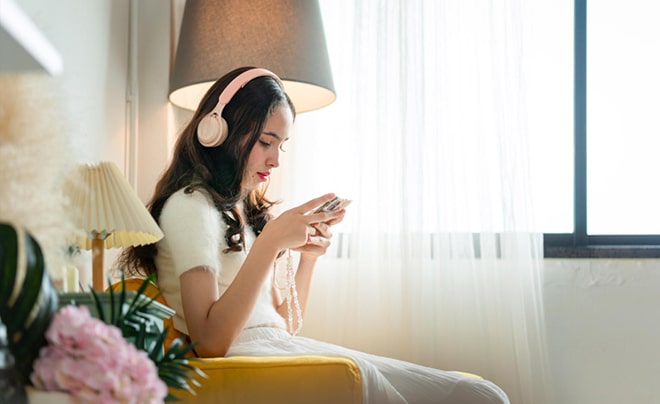 Cảm giác tủi thân khi yêu xa: Nỗi nhớ khiến trái tim thêm cô đơn