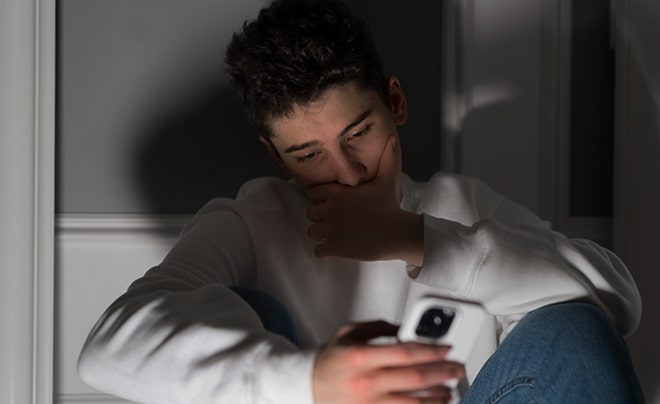 Vì sao sau chia tay, người ta hủy kết bạn, chặn nhau