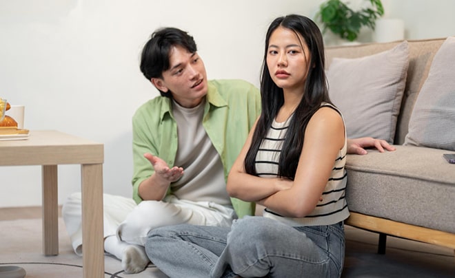 Dấu hiệu cô ấy đang giận nhưng vẫn còn yêu rất nhiều