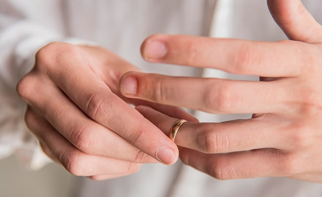 Vì sao nhiều người coi app hẹn hò là công cụ để ngoại tình