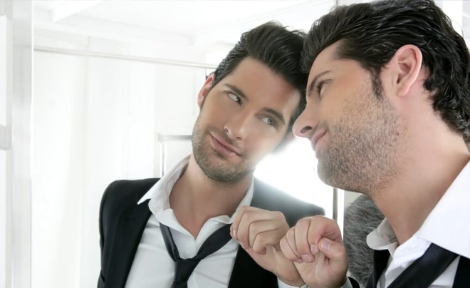 Tự luyến là gì? Những đặc điểm của người tự luyến