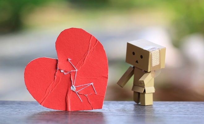 7 dấu hiệu cho thấy cô ấy đang giả vờ yêu bạn