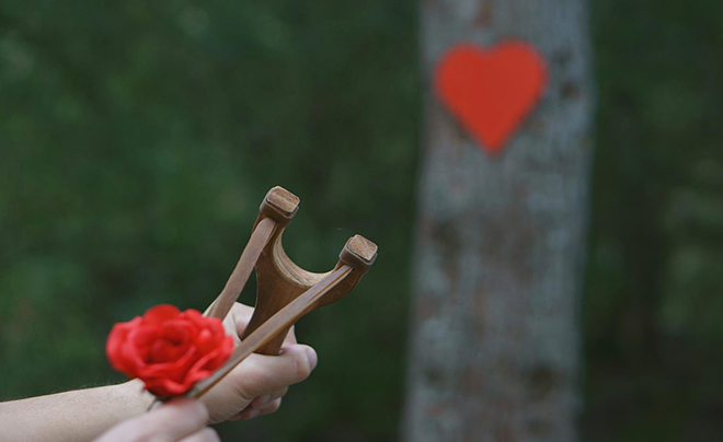 Love bombing - Dội bom tình yêu biến tình cảm thành nỗi ám ảnh