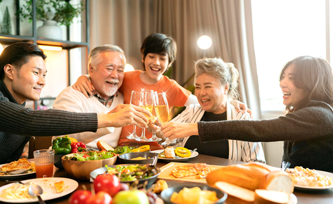 Mamaboy là gì? Dấu hiệu nhận biết con trai cưng của mẹ