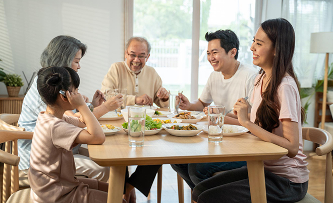 Mamaboy là gì? Dấu hiệu nhận biết con trai cưng của mẹ