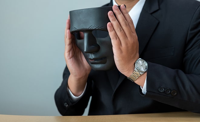 Sống 2 mặt là gì? Có nên yêu người sống 2 mặt không